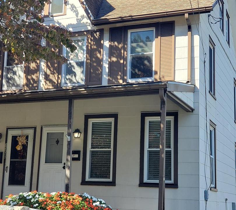 1st image of 1302 New St
