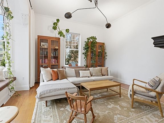 5th image of 76 Perrin St #1