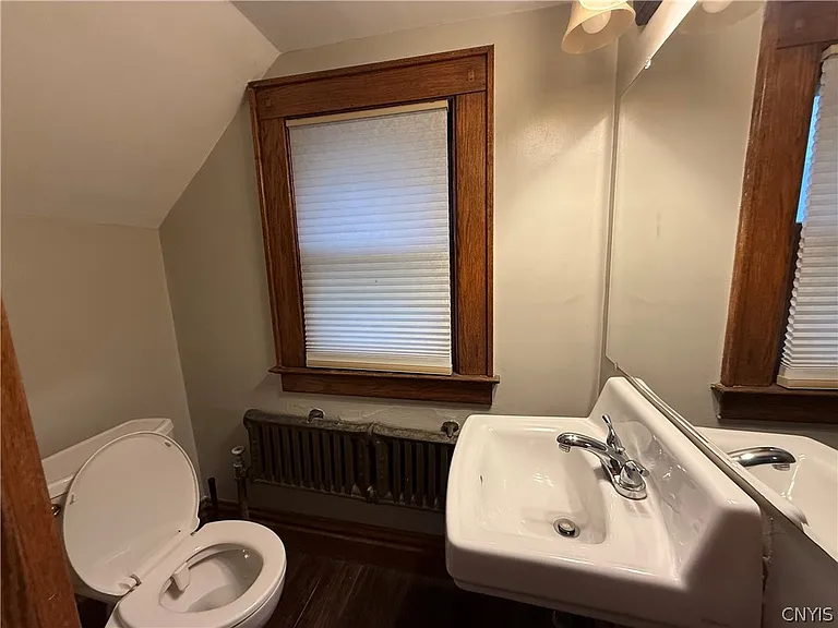 936 Lancaster Ave — Photo 10