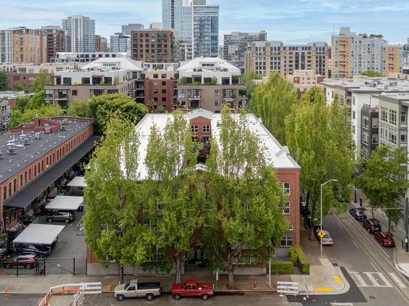 1009 NW Hoyt St APT 210, Portland, OR 97209