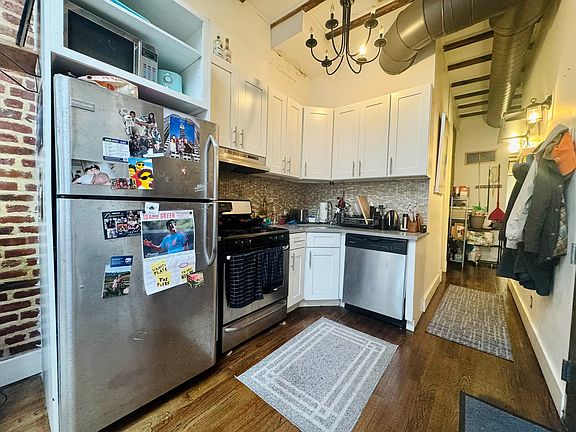 3rd image of 872 Jefferson Ave APT 3L