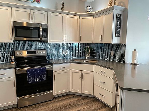 4th image of 2560 S Waterside Ct