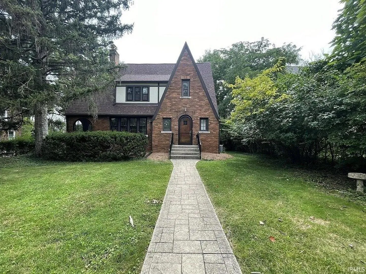 611 S. Eagleson — Photo 1