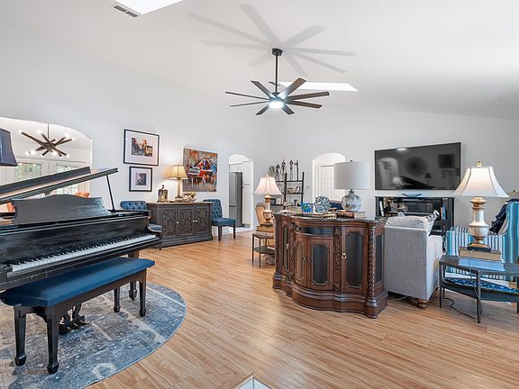 5th image of 225 Southpark Pl