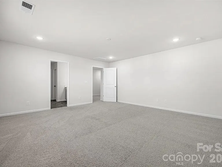 7024 Maple Run Cir — Photo 36