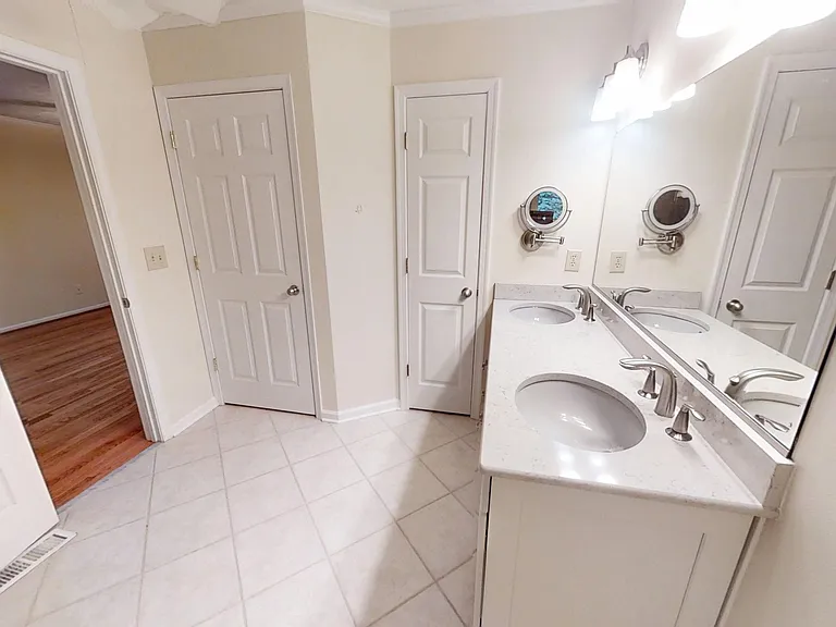 104 Penrith Ct — Photo 15