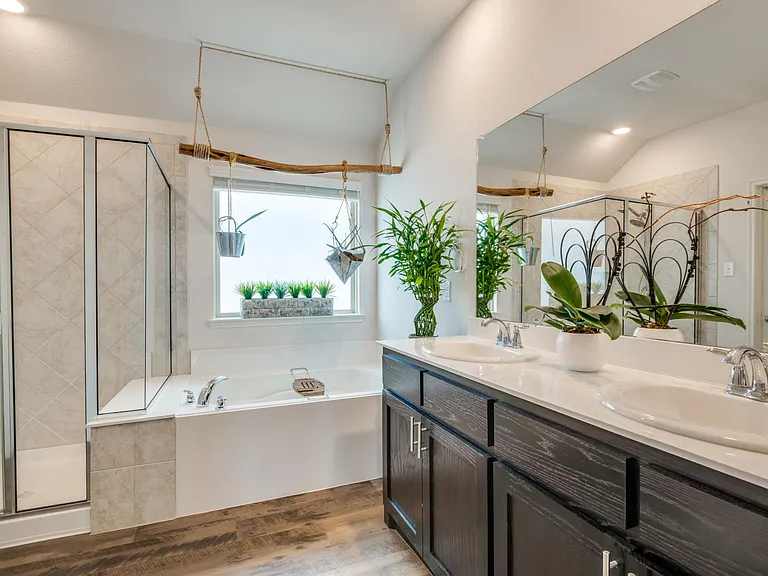 2152 Miramar Dr — Photo 3