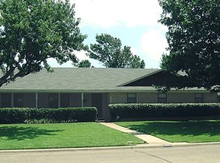 4050 Crestpark Dr, Farmers Branch, TX 75244