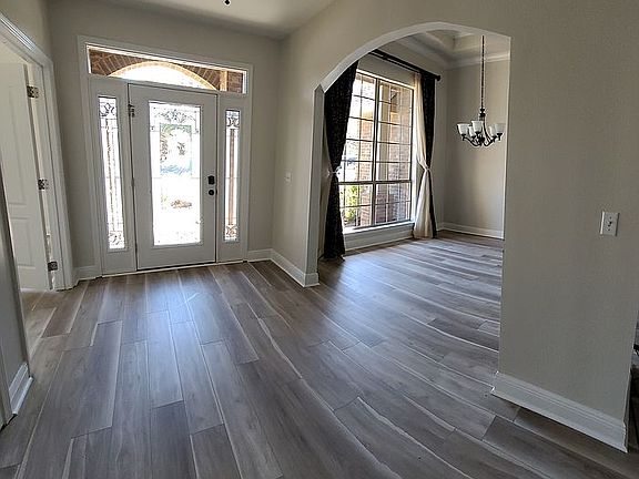 Entrance with dinning area