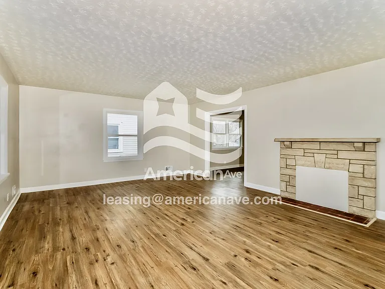 521926_005_wm_-_living_room_13601824.jpg
