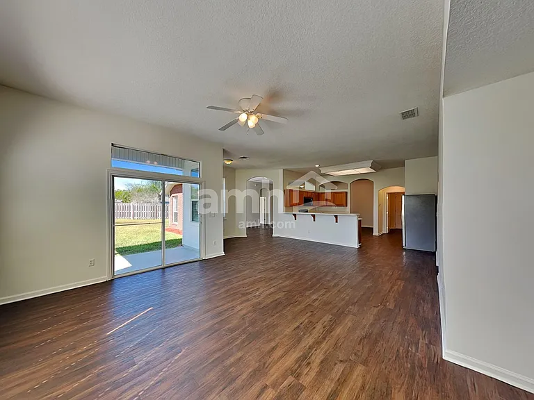 341 Diana Ct — Photo 9
