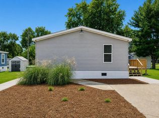 320 McLean St, Mahomet, IL 61853
