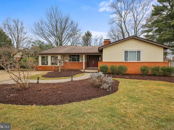 9914 Fernwood Rd, Bethesda, MD 20817