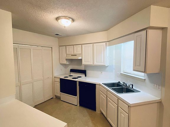 3rd image of 2810 Mulberry Ln APT B