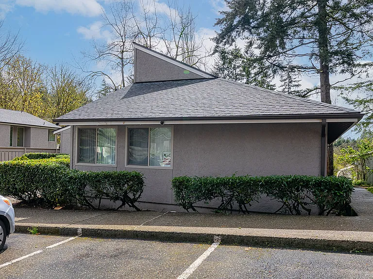 Marion Court Apartments — Photo 22