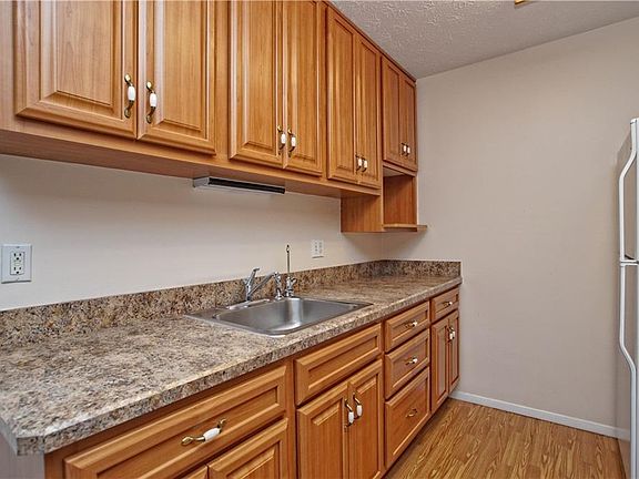 5th image of 16365 Heather Ln APT 102