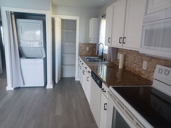5th image of 4007 Skyline Blvd APT A
