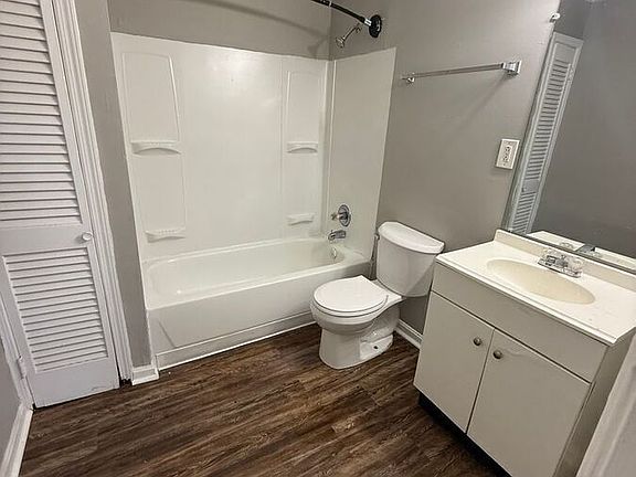 4th image of 1708 Jennifer Rd #6-D