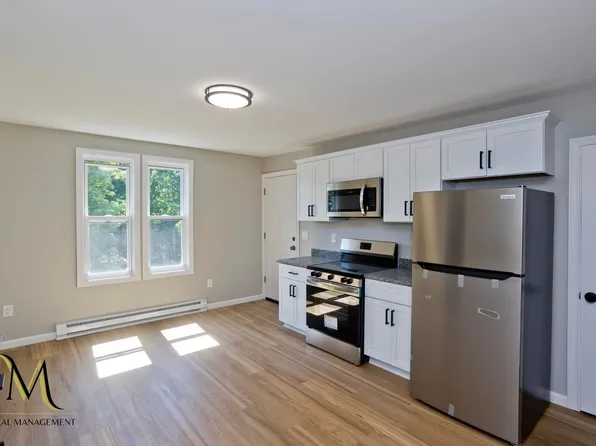 24 Hilton St, Chicopee, MA 01020