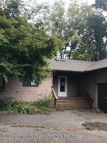 55 Gilford Ave photo 1
