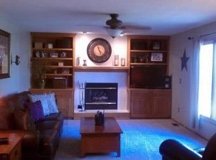 9801 Quail Rdg, Urbandale, IA 50322
