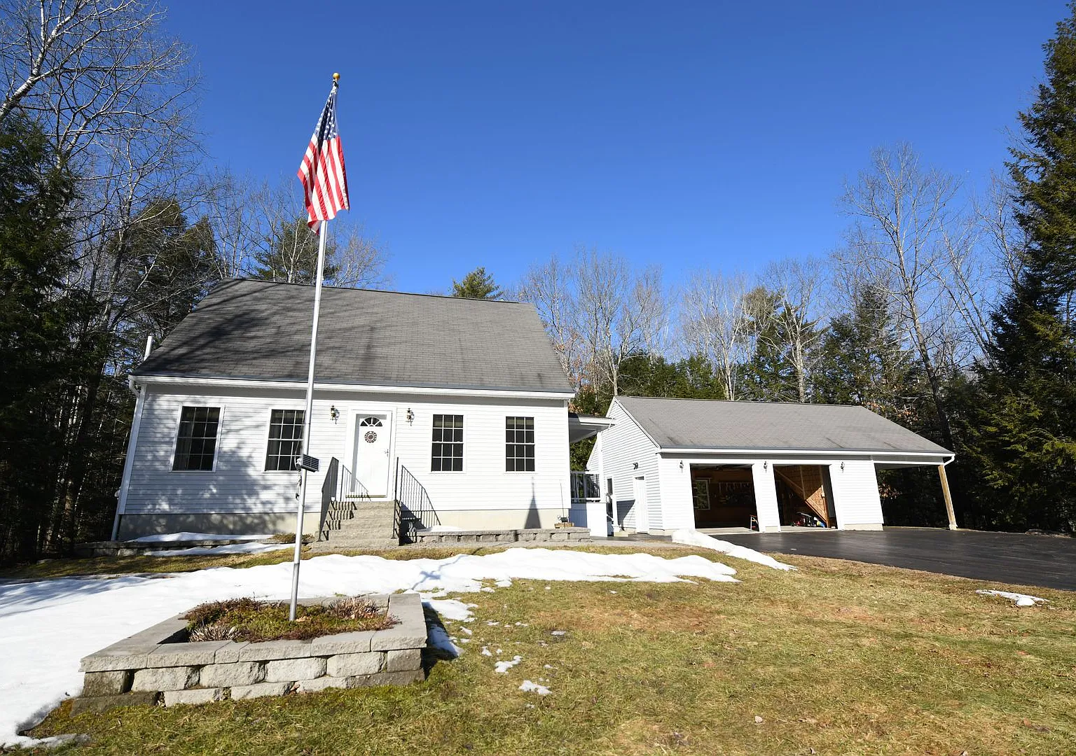 15 Sabatus Ln — Photo 1