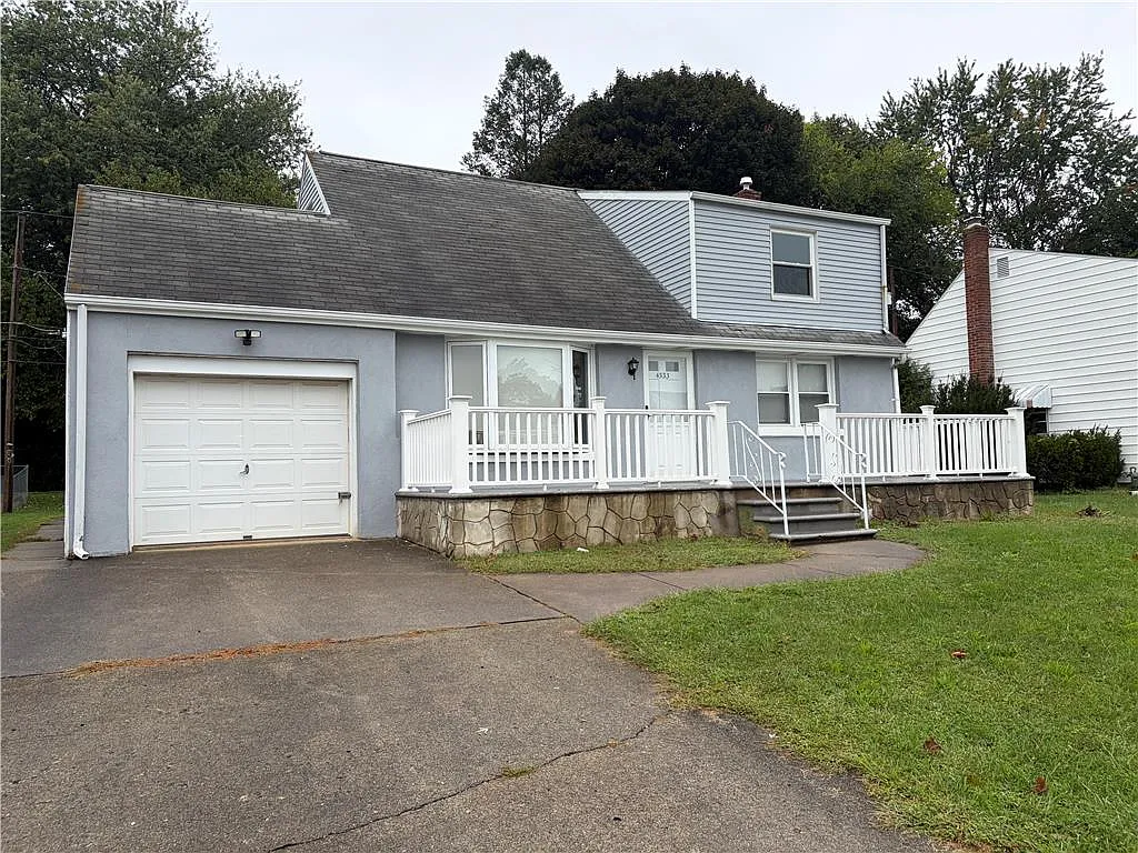 4 bed, 1.5 bath, 2061 sqft, $3,000 — Photo 2