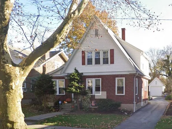 36 E Chestnut St, Cleona, PA 17042
