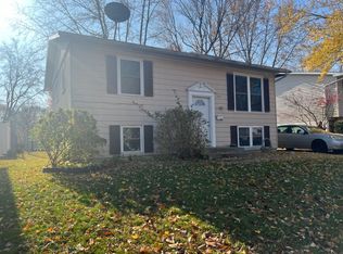 1881 King Arthur Dr, Decatur, IL 62526