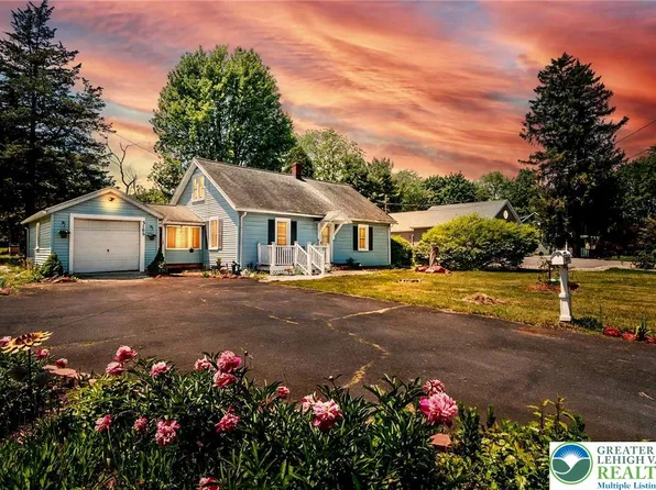 2165 N 5th St, Stroudsburg, PA 18360