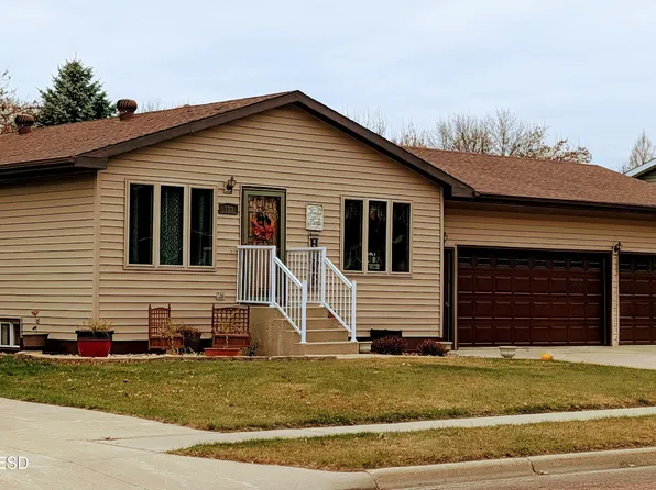 103 16th St NE, Watertown, SD 57201