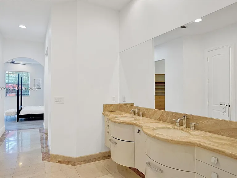 1207 SW 21st St — Photo 49
