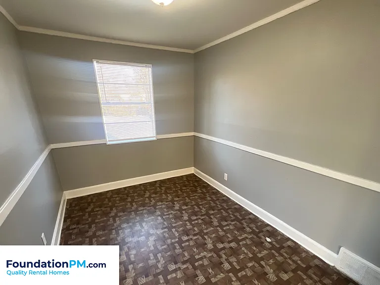 1570 Rebecca St — Photo 11
