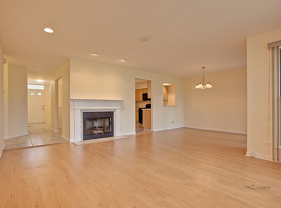 4th image of 646 Portage Ct