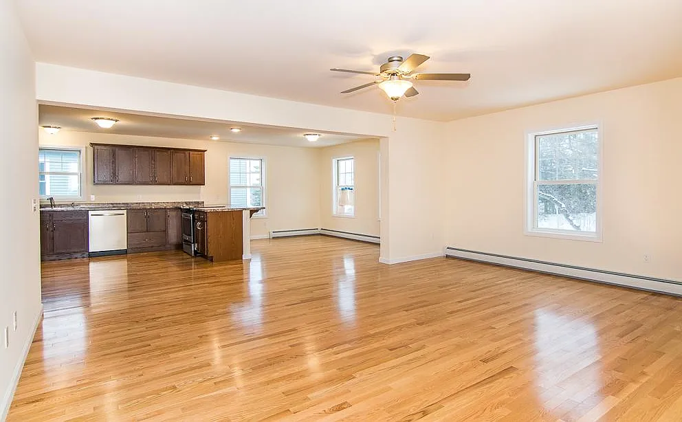 4 bed, $4,200 — Photo 4