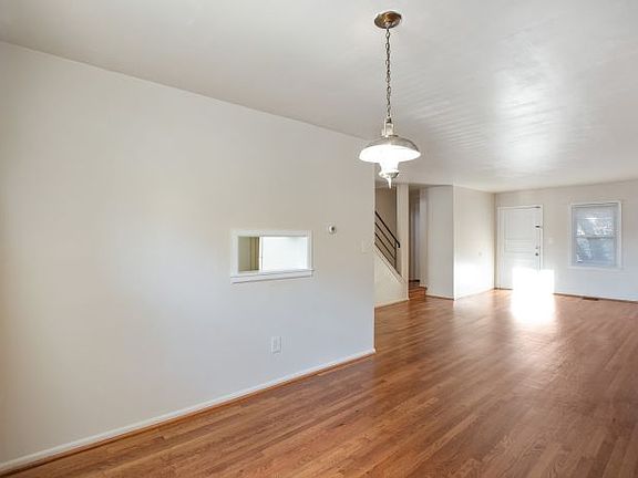 4th image of 11 Watkins Park Dr
