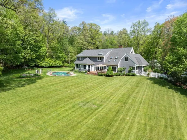 117 Ayer Rd, Harvard, MA 01451
