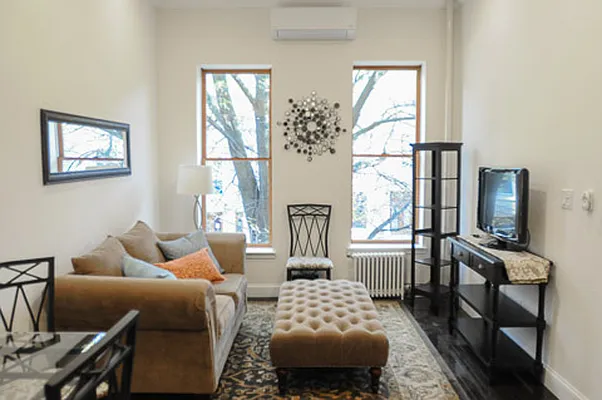 Rented by Perry Associates NYC Inc | media 26