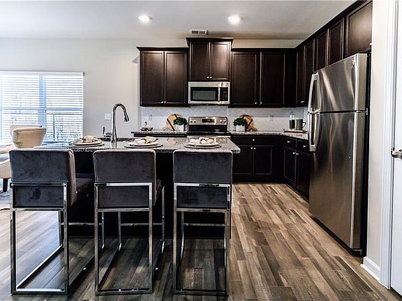 2nd image of 7142 Gladstone Cir