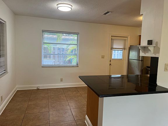 5th image of 220 NE 18th Ave #1