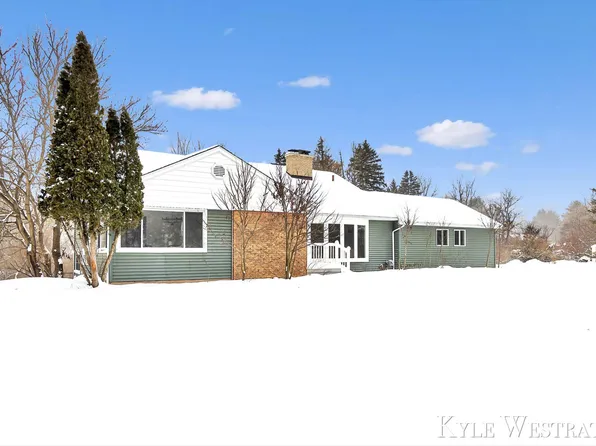 1122 W Green St, Hastings, MI 49058