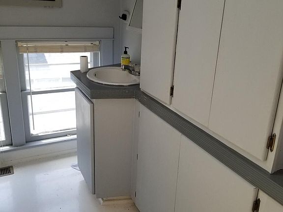 5th image of 3612 Walnut St APT 2