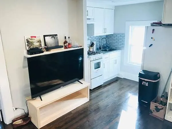 12 Cottage St #2R — Photo 5