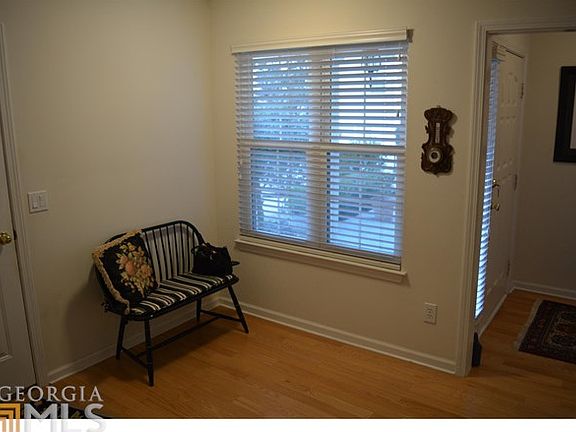 5th image of 210 Shadowbrook Ct