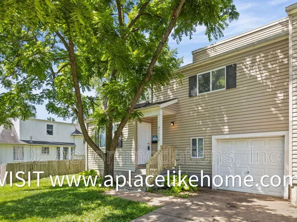 9702 Shepherds Dr #B, Kansas City, MO 64131