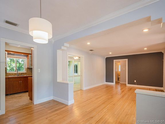 4th image of 117 NE 103rd St