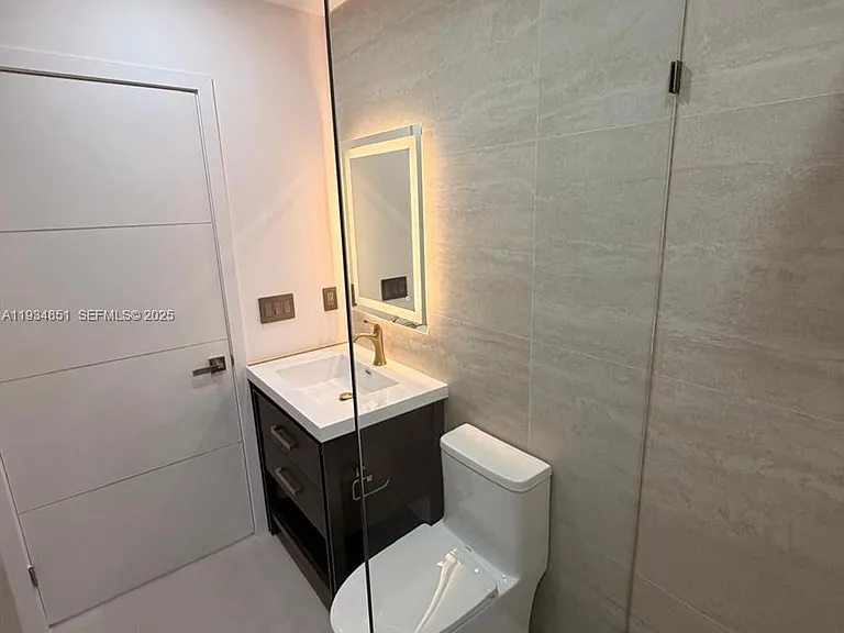 2436 SW 7th St #4 — Photo 2