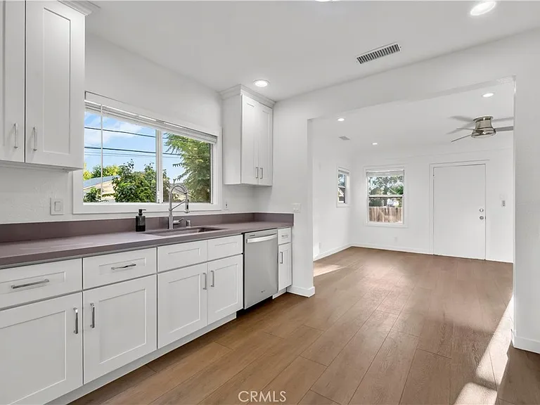 6642 Vineland Ave — Photo 5