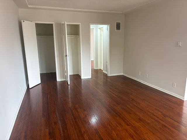 1049 N Genesee Ave #2 — Photo 3