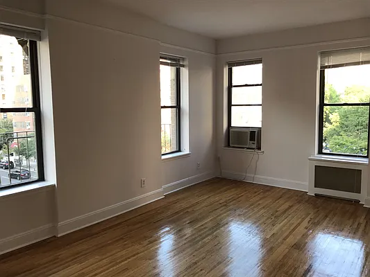 Rented by Metropolis Real Estate of Manhattan | media 15
